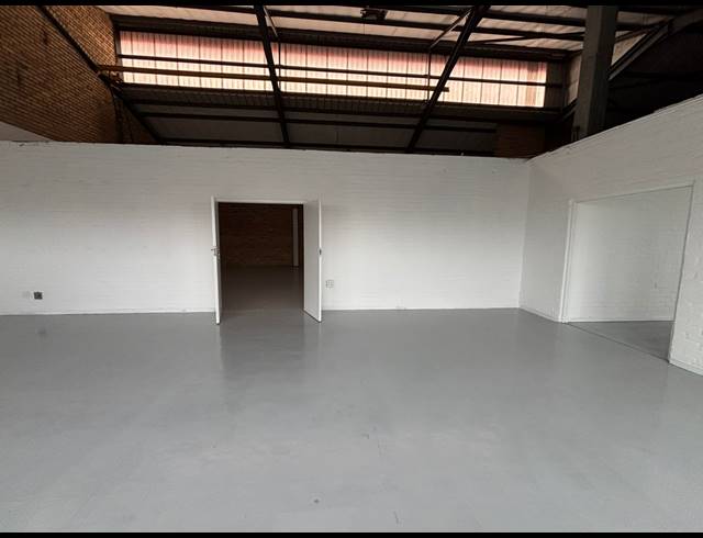 300M² WAREHOUSE TO LET IN MAITLAND